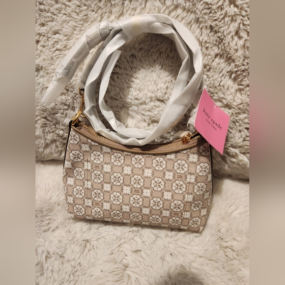 Kate Spade Flower Monogram - Picture 3 of 5